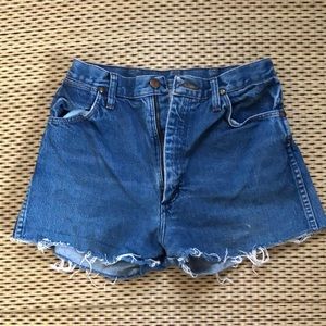 Sexy Wrangler cutoffs!